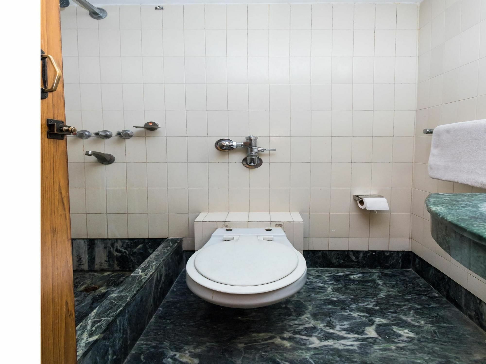 Oyo 4621 Hotel Camac Plaza โกลกาตา ภายนอก รูปภาพ